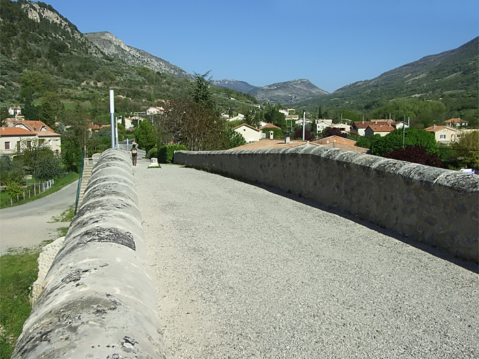 Buis les Baronnies Pont Neuf