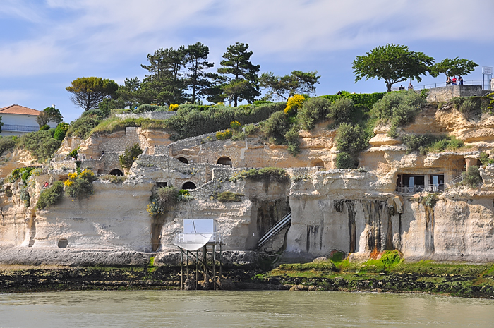 Falaise grottes Matata