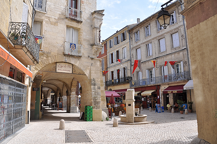 Sommieres place Jean Jaures